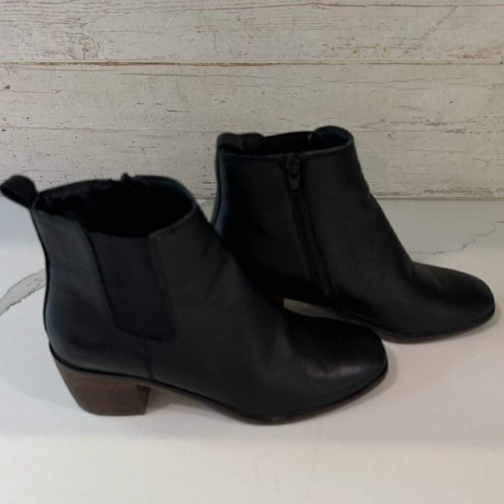 Lucky Brand black leather boots size 6.5